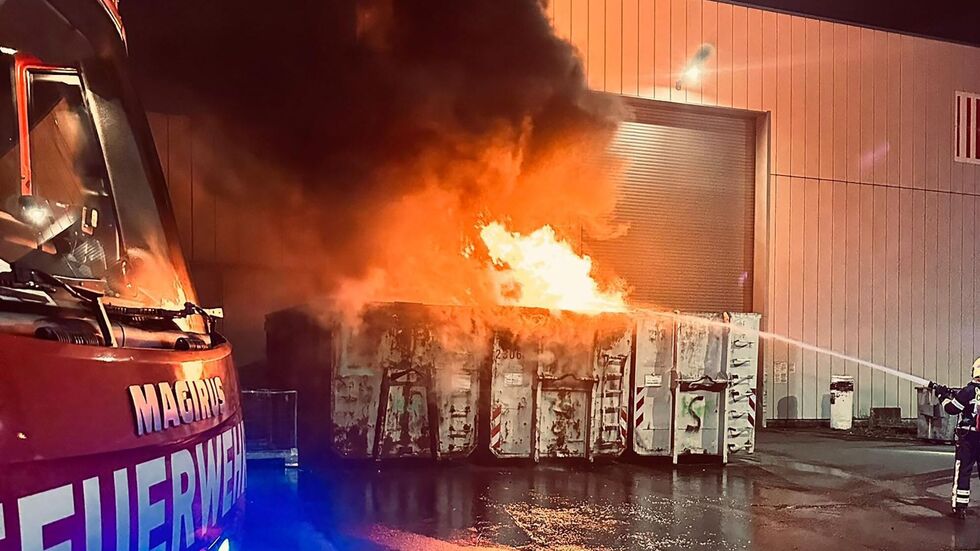 Auf dem Geländer der Firma Umweltdienst Becker am Fischweg brannte es in einem Container für Elektroschrott.