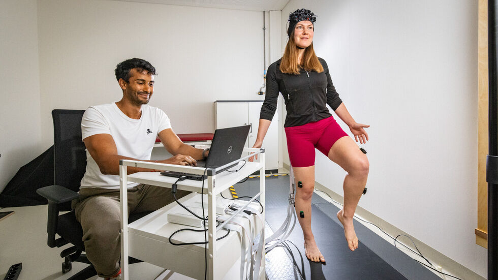 Gleichgewichtsanalyse in einem Labor des Instituts für Angewandte Bewegungswissenschaften. Gleichgewichtsanalyse in einem Labor des Instituts für Angewandte Bewegungswissenschaften.