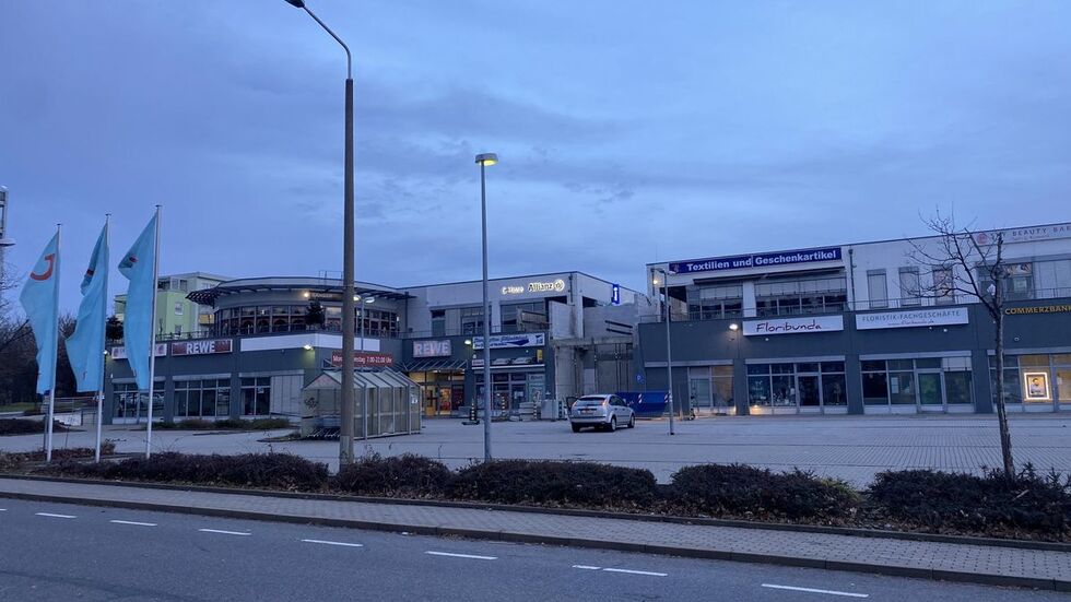 Der Rewe-Markt bleibt, wird aber voraussichtlich erst im vierten Quartal wieder öffnen. Der Rewe-Markt bleibt, wird aber voraussichtlich erst im vierten Quartal wieder öffnen.