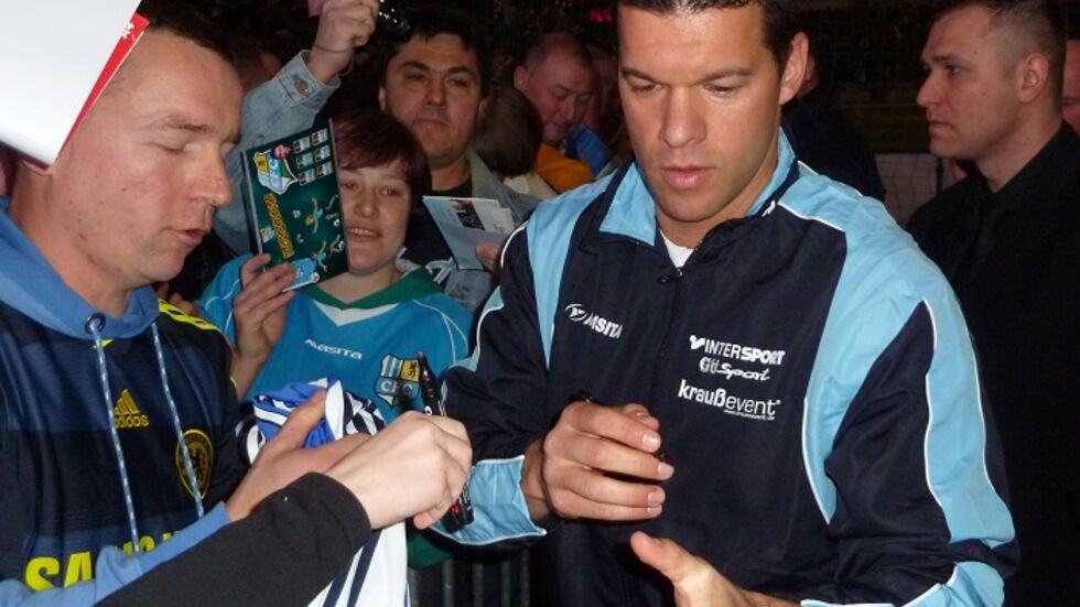 Michael Ballack hat in Chemnitz das Fußballenspielen gelernt und ist später mehrfach zum Fußballer des Jahres geworden. Nun will auch er dem Chemnitzer FC helfen. (Archivbild: Redaktion)