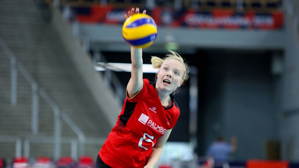 Nationalspielerin Jennifer Geerties schlägt jetzt für den DSC auf.