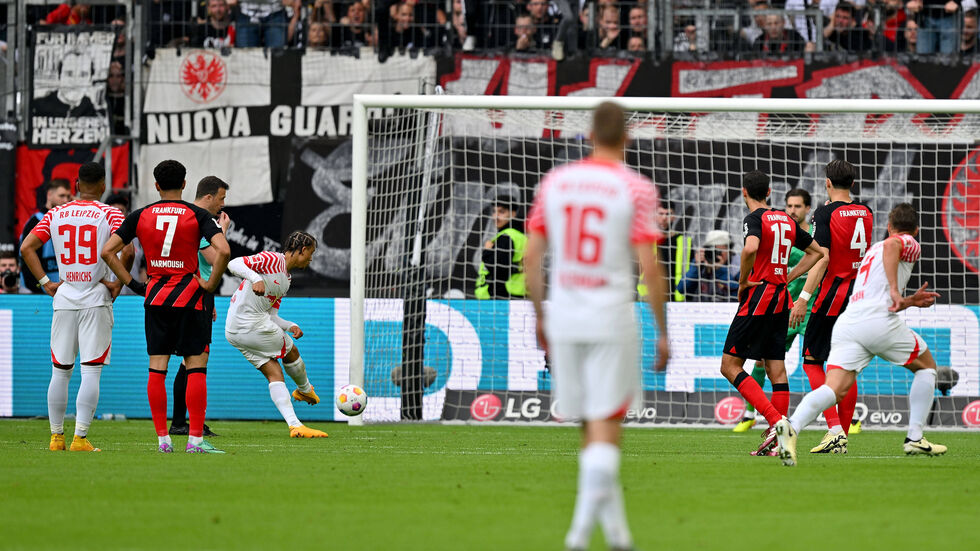 Xabi schießt Elfer ohne dass Schiri ihn freigegeben hat Xabi schießt Elfer ohne dass Schiri ihn freigegeben hat