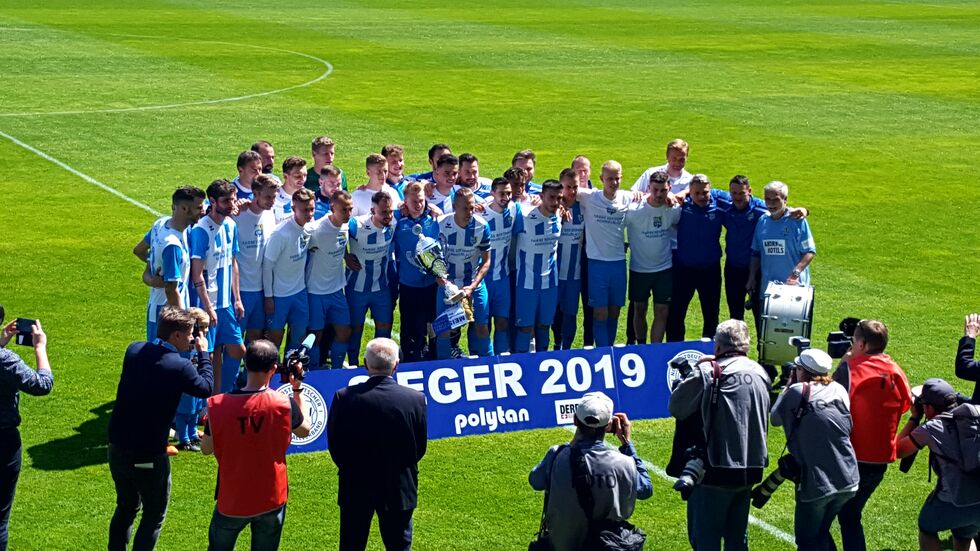Der Chemnitzer FC feiert die Meisterschaft in der Regionalliga Nord-Ost.