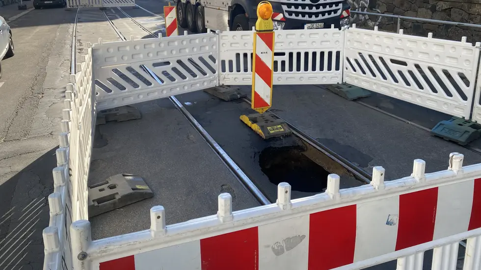 Das Loch wurde abgesperrt. Das Loch wurde abgesperrt.