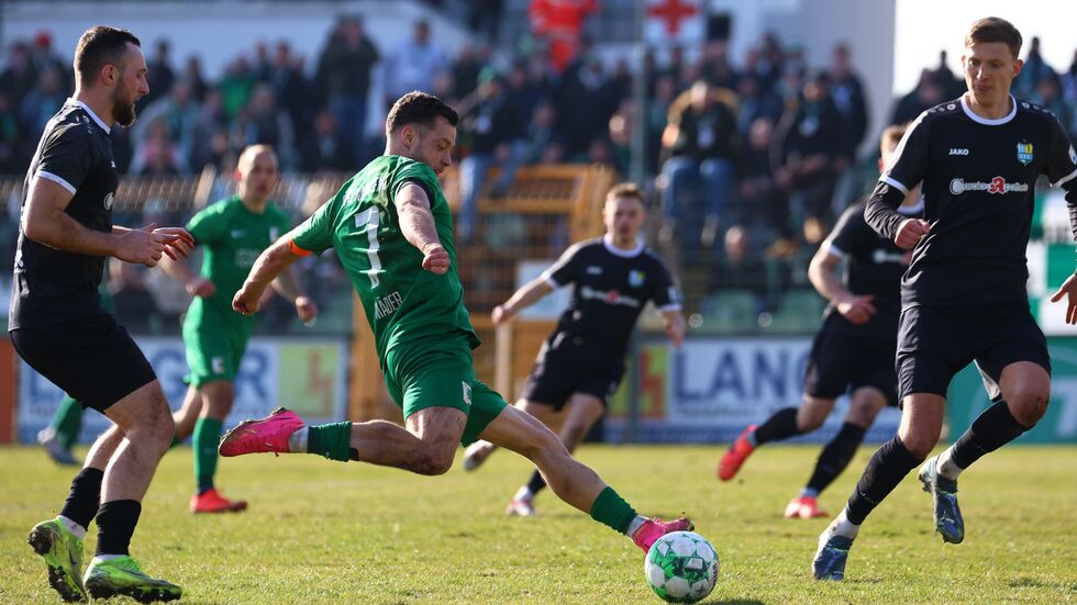 Chemie Kapitän Janik Mäder in einem vergangen Spiel.