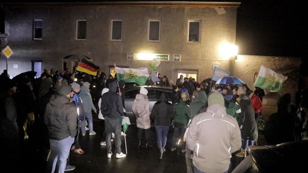 Protestierende vorm Gasthof