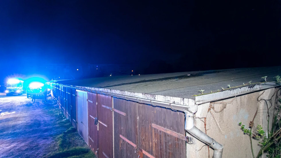 Das Feuer war auf einem Garagendach ausgebrochen.