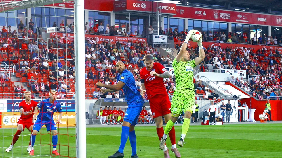 Der Berliner Keeper Luis Klatte hatte große Aktien am Sieg seiner Mannschaft. Der Berliner Keeper Luis Klatte hatte große Aktien am Sieg seiner Mannschaft.