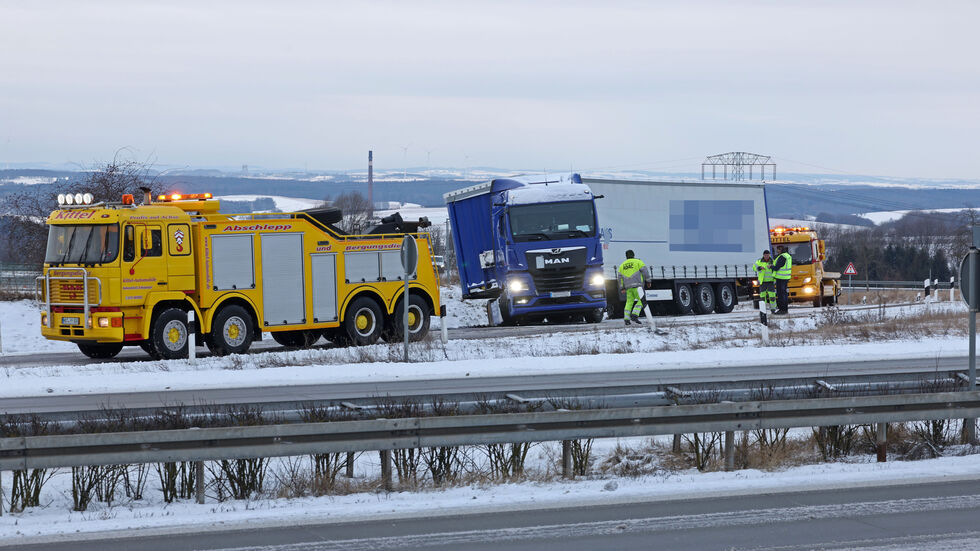 Lkw blockiert A-4-Auffahrt Lkw blockiert A-4-Auffahrt