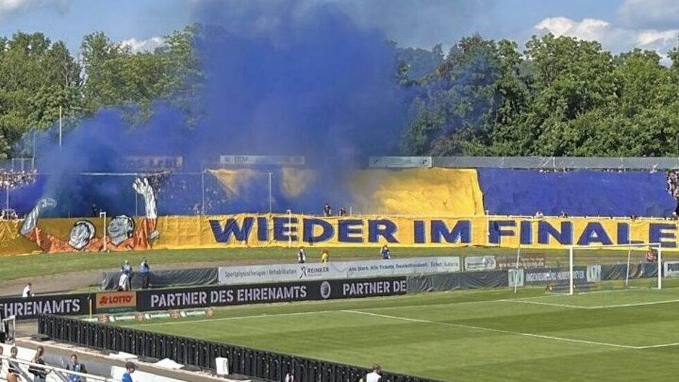 Der Fanblock von Lok Leipzig beim Sachsenpokal-Finale am Samstag.