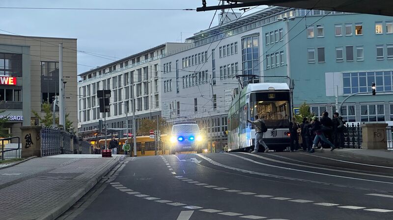 Die Straßenbahnen auf der Tharandter Straße.