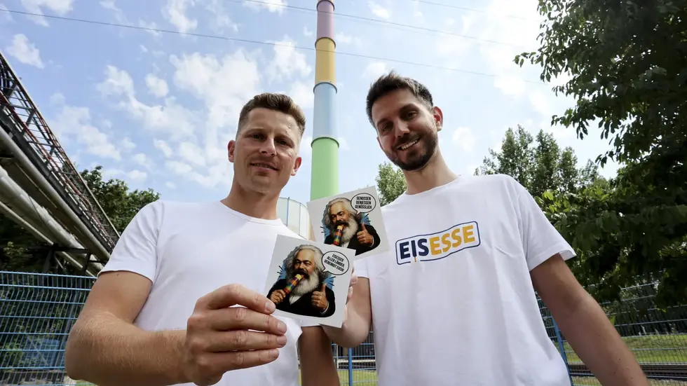 Tobie Zander (li.) und Christoph Rölke haben den Lulatsch-Lutscher auf den Markt gebracht.