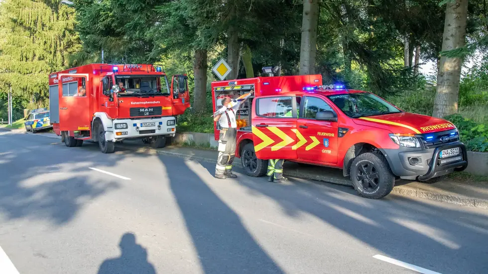 Auch die Feuerwehr kam zum Einsatz. Auch die Feuerwehr kam zum Einsatz.