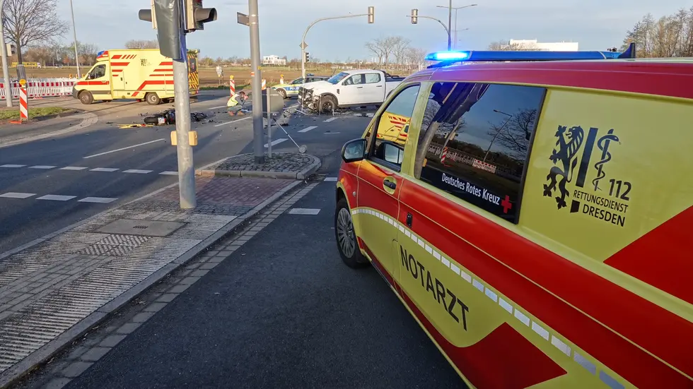 Am Sonntag Morgen ist auf der Wilschdorfer Landstraße ein Motorradfahrer ums Leben gekommen Am Sonntag Morgen ist auf der Wilschdorfer Landstraße ein Motorradfahrer ums Leben gekommen
