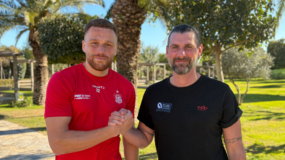 Oliver Fobassam (li.) und Sportdirektor Robin Lenk im Trainingslager