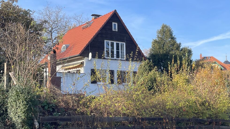 Das Einfamilienhaus in Cossebaude wurde1932 erbaut, das Erbrecht für das Objekt wird für 60 Jahre vergeben