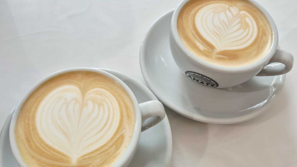 Sorten- und jahrgangsreiner Kaffee ist die Spezialität. Ein Cappuccino kostet 4,90 Euro. Sorten- und jahrgangsreiner Kaffee ist die Spezialität. Ein Cappuccino kostet 4,90 Euro.