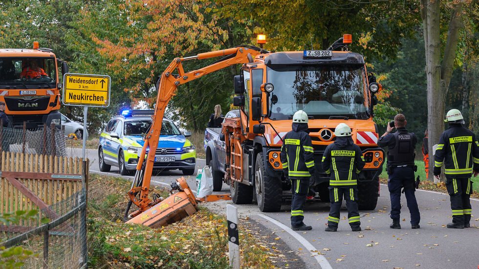 Der Unfall passierte bei Mäharbeiten. 