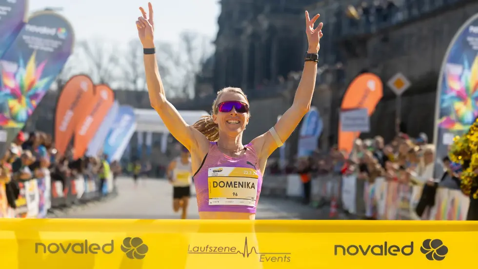 Domenika Mayer von der LG Telis Finanz Regensburg hat  den Elitelauf über 10 Kilometer bei den Frauen gewonnen