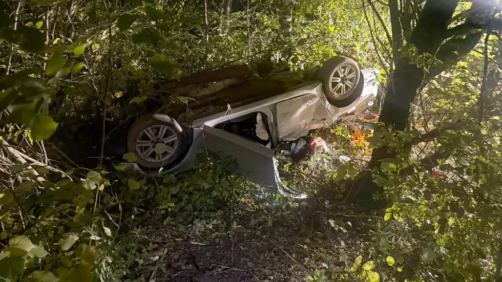 Unfall im Suff bei Hartmannsdorf: Ein Audi überschlägt sich und landet auf dem Dach. Zwei Menschen werden schwer verletzt. Der Fahrer hatte 1,7 Promille. Unfall im Suff bei Hartmannsdorf: Ein Audi überschlägt sich und landet auf dem Dach. Zwei Menschen werden schwer verletzt. Der Fahrer hatte 1,7 Promille.