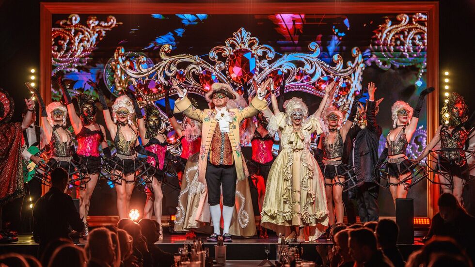 Karneval, Mafia und leckeres Essen: All das (und noch viel mehr!) wird bei der Dinnershow "Mafia Mia" geboten.