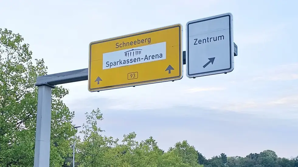 Verkehrszeichenbrücke auf der B 93/Talstraße Verkehrszeichenbrücke auf der B 93/Talstraße
