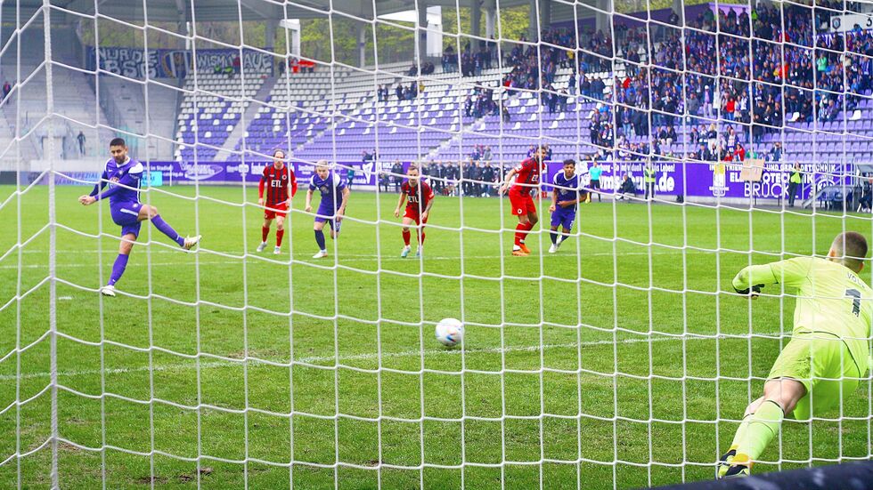 Nazarov traf per Elfmeter zum umjubelten Tor. 