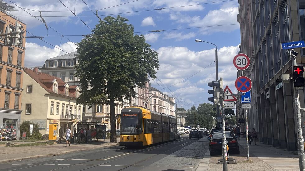 Hier wird alles neu gemacht: Die Königsbrücker Straße mit Blick Richtung Bischofsweg, in Höhe der Louisenstraße.