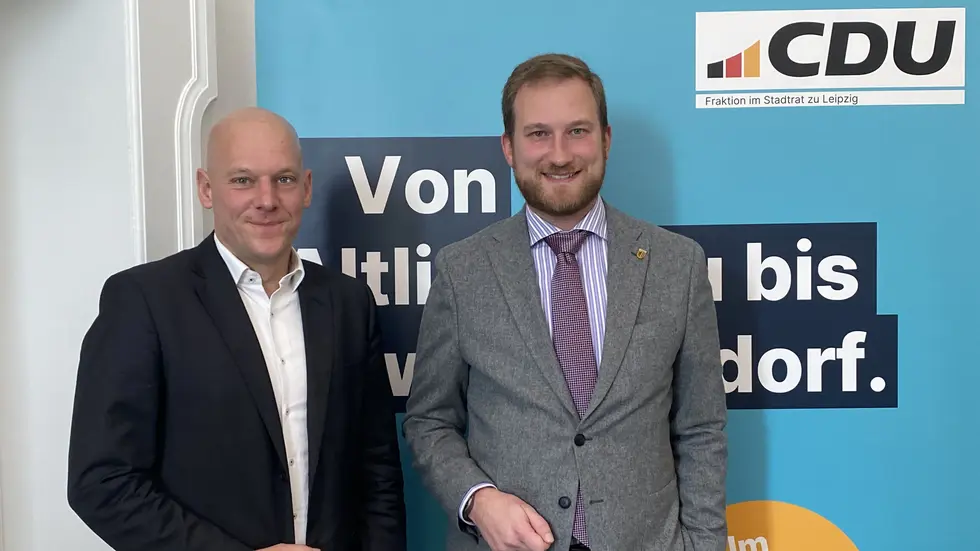 CDU-Stadtrat Michael Weickert (36, re.) mit seinem Stadtrats-Kollegen Falk Dossin. CDU-Stadtrat Michael Weickert (36, re.) mit seinem Stadtrats-Kollegen Falk Dossin.