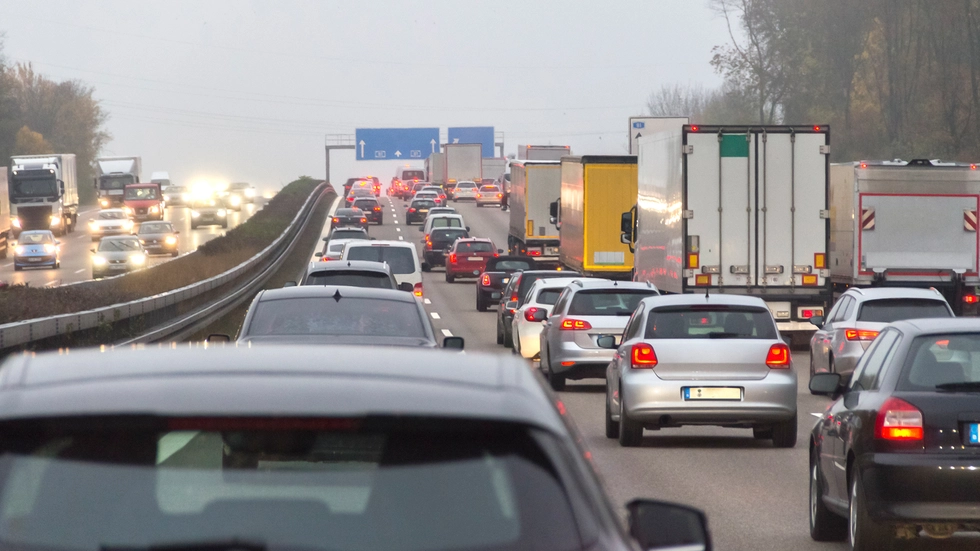 Wegen Bauarbeiten an der Chemnitztalbrücke in Glösa ist mit Stau auf der A 4 in Richtung Erfurt zu rechnen. Wegen Bauarbeiten an der Chemnitztalbrücke in Glösa ist mit Stau auf der A 4 in Richtung Erfurt zu rechnen.
