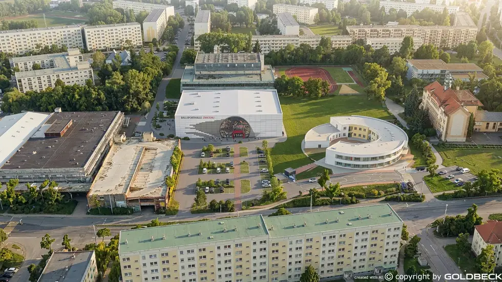 Visualisierung der Ballsporthalle (Bildmitte). Sie wird neben der alten Sporthalle gebaut. 