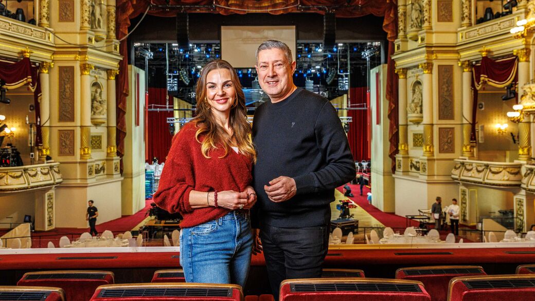 Moderiert wird der Abend von Moderatorin Annika Lau und Let´s Dance Juror Joachim Llambi