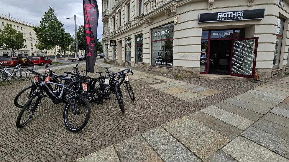 Hier in dieses Geschäft am Randstädter Weg nahe des Leipziger Rings ist die Bande eingebrochen.