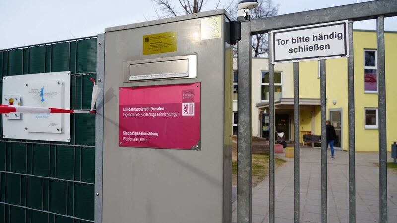 Die Kinder auf der Weidentalstraße können von den Eltern abgeholt werden.