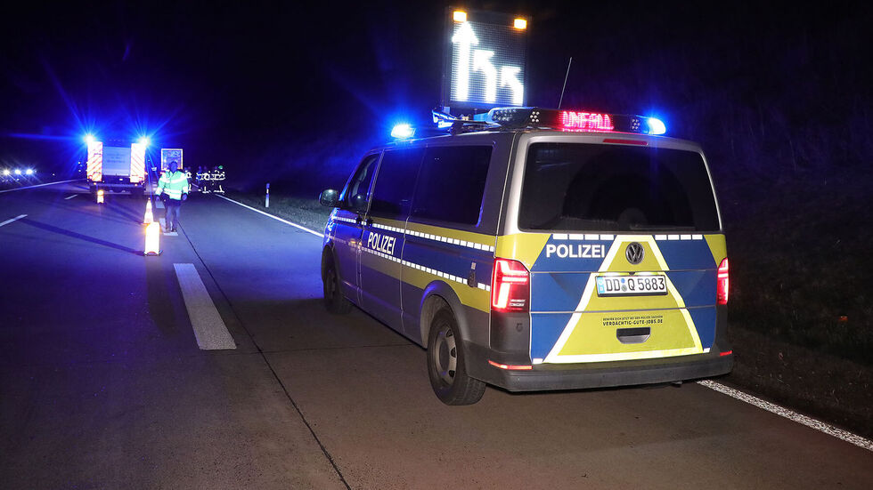 Die Einsatzkräfte vor Ort. Die Einsatzkräfte vor Ort.