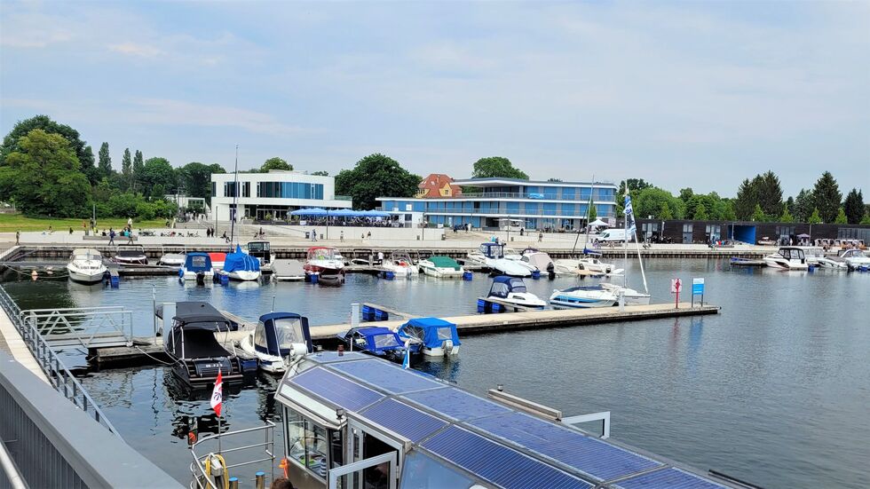 Das Fahrgastschiff wird im Stadthafen Senftenberg stationiert sein.