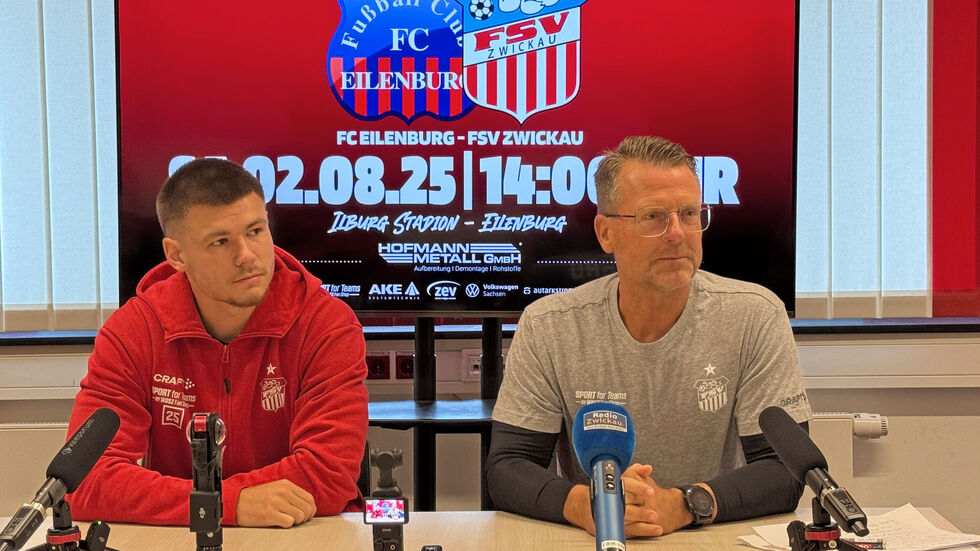 Abwehrspieler Sonny Ziemer (v.l.) und Rico Schmitt standen bei der Spieltags-PK Rede und Antwort.