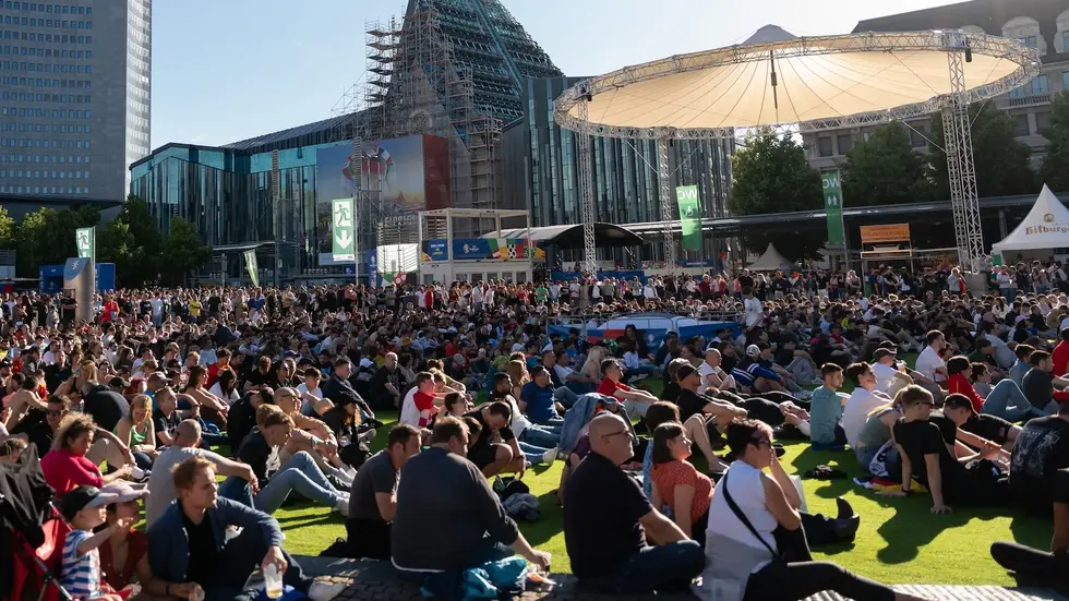 Auf dem Leipziger Augustusplatz gibt es in diesem Jahr allerdings kein Public Viewing (Symbolbild). Auf dem Leipziger Augustusplatz gibt es in diesem Jahr allerdings kein Public Viewing (Symbolbild).