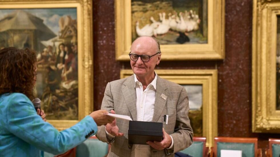 Der langjährige Chefarzt des Klinikums Chemnitz und Gründer des Porphyriezentrums wurde am 12. September an der altehrwürdigen Universität in London für sein Lebenswerk ausgezeichnet. Der langjährige Chefarzt des Klinikums Chemnitz und Gründer des Porphyriezentrums wurde am 12. September an der altehrwürdigen Universität in London für sein Lebenswerk ausgezeichnet.