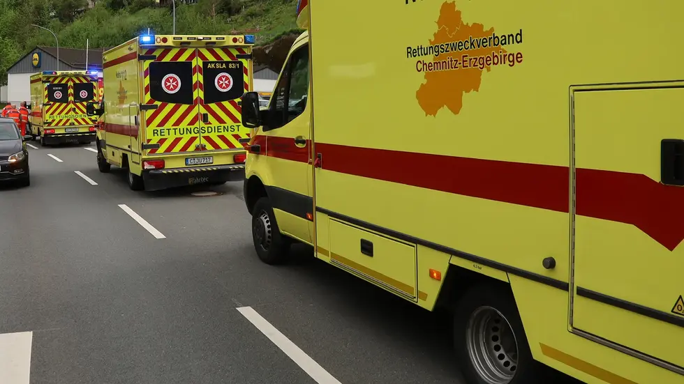 An der Unfallstelle in Schneeberg, Kobaltstraße.