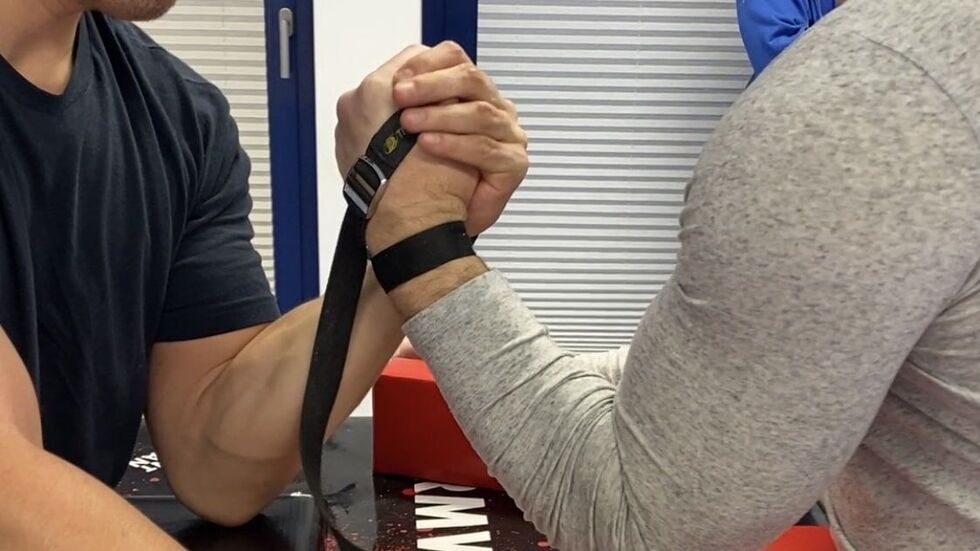 Die Vereinsmitglieder Alex und Till kurz vor einem Match.