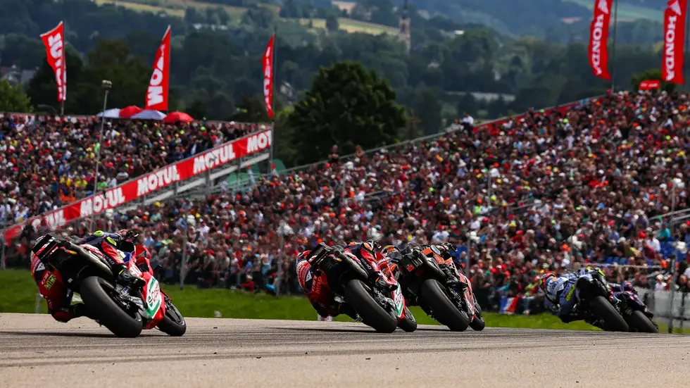 Der Motorrad Grand Prix am Sachsenring ist immer ein Zuschauermagnet Der Motorrad Grand Prix am Sachsenring ist immer ein Zuschauermagnet
