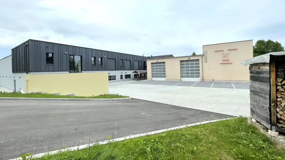 Neu und Alt am Feuerwehrstandort Oberhohndorf Neu und Alt am Feuerwehrstandort Oberhohndorf
