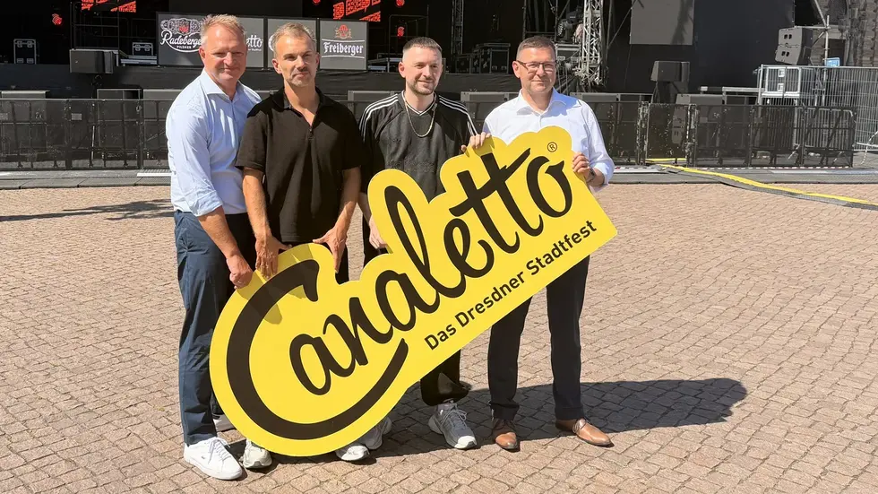 Olaf Plaumann (Geschäftsführer Der Radeberger Brauerei), Stefan Kästner (musikalischer Leiter vom Stadtfest), DJ Eskei83 und Holger Scheich (Geschäftsführer des Freiberger Brauhauses) Olaf Plaumann (Geschäftsführer Der Radeberger Brauerei), Stefan Kästner (musikalischer Leiter vom Stadtfest), DJ Eskei83 und Holger Scheich (Geschäftsführer des Freiberger Brauhauses)