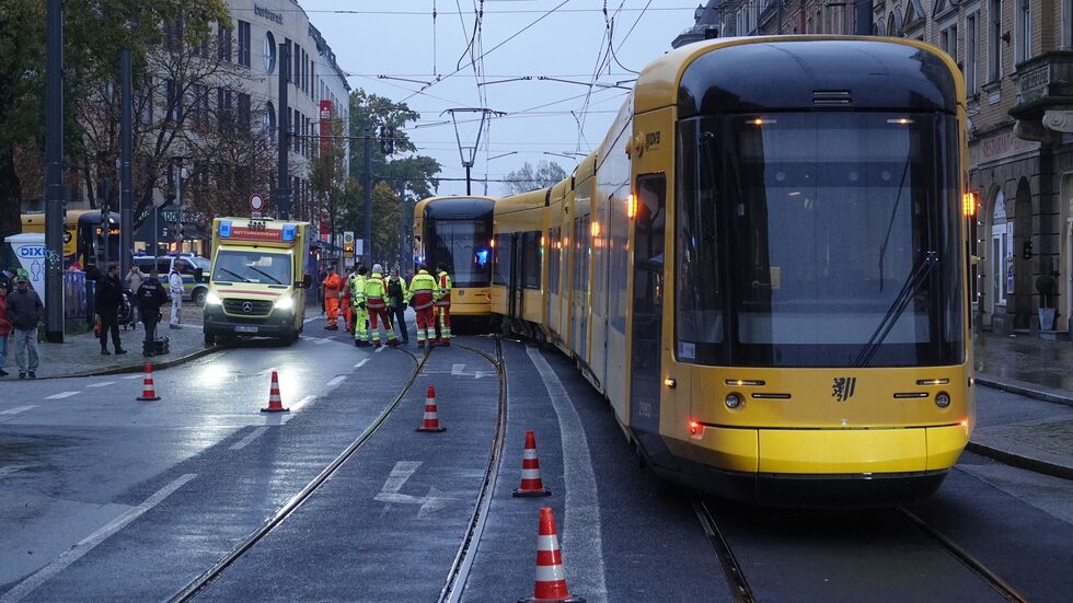 Die Straße war gesperrt, die Bahnen konnten nicht mehr rollen.