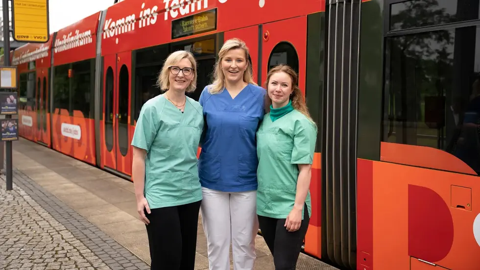 Komm ins Team UKDD: Pflegekräfte aus dem OP und der Station freuen sich auf neue Kolleginnen und Kollegen. 