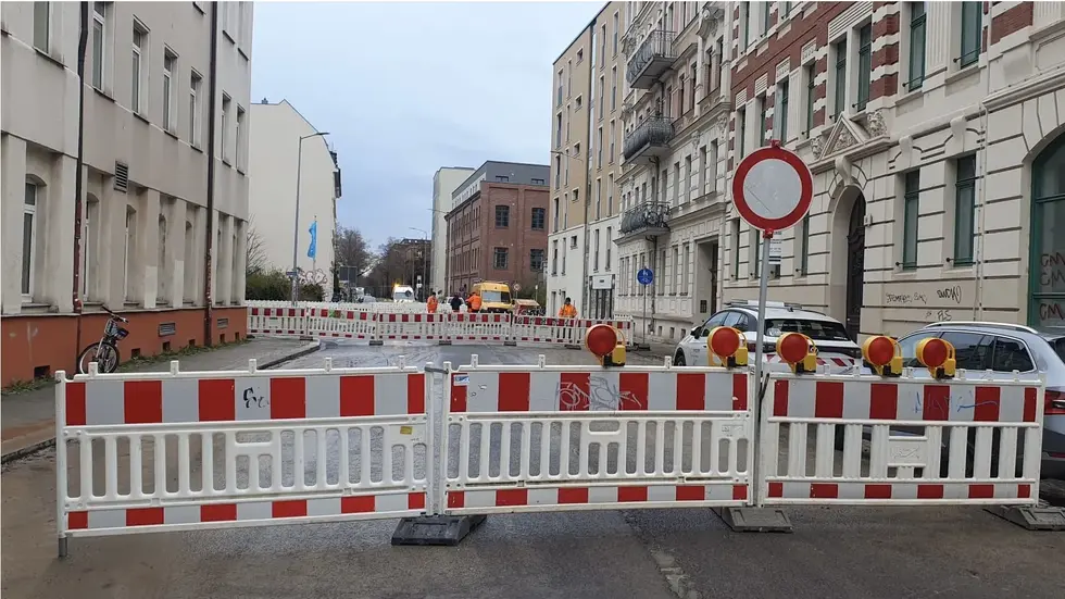 Die Straße wurde voll gesperrt. Die Straße wurde voll gesperrt.