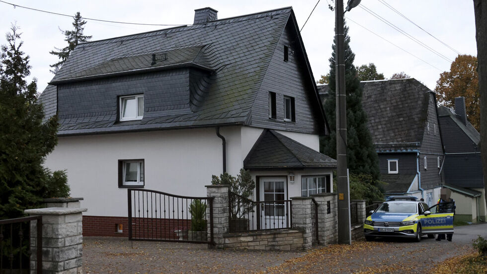 In Neukirchen im Erzgebirge hat die Polizei zwei Leichen in diesem Wohnhaus gefunden