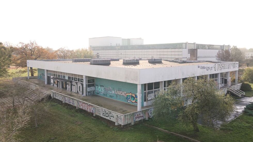 Nicht ganz dicht: Das Dach der Robotron-Kantine.