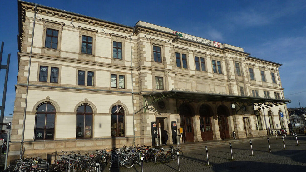 Im Hauptbahnhof war ein Mann mit einem Hammer und mehreren Messern unterwegs.